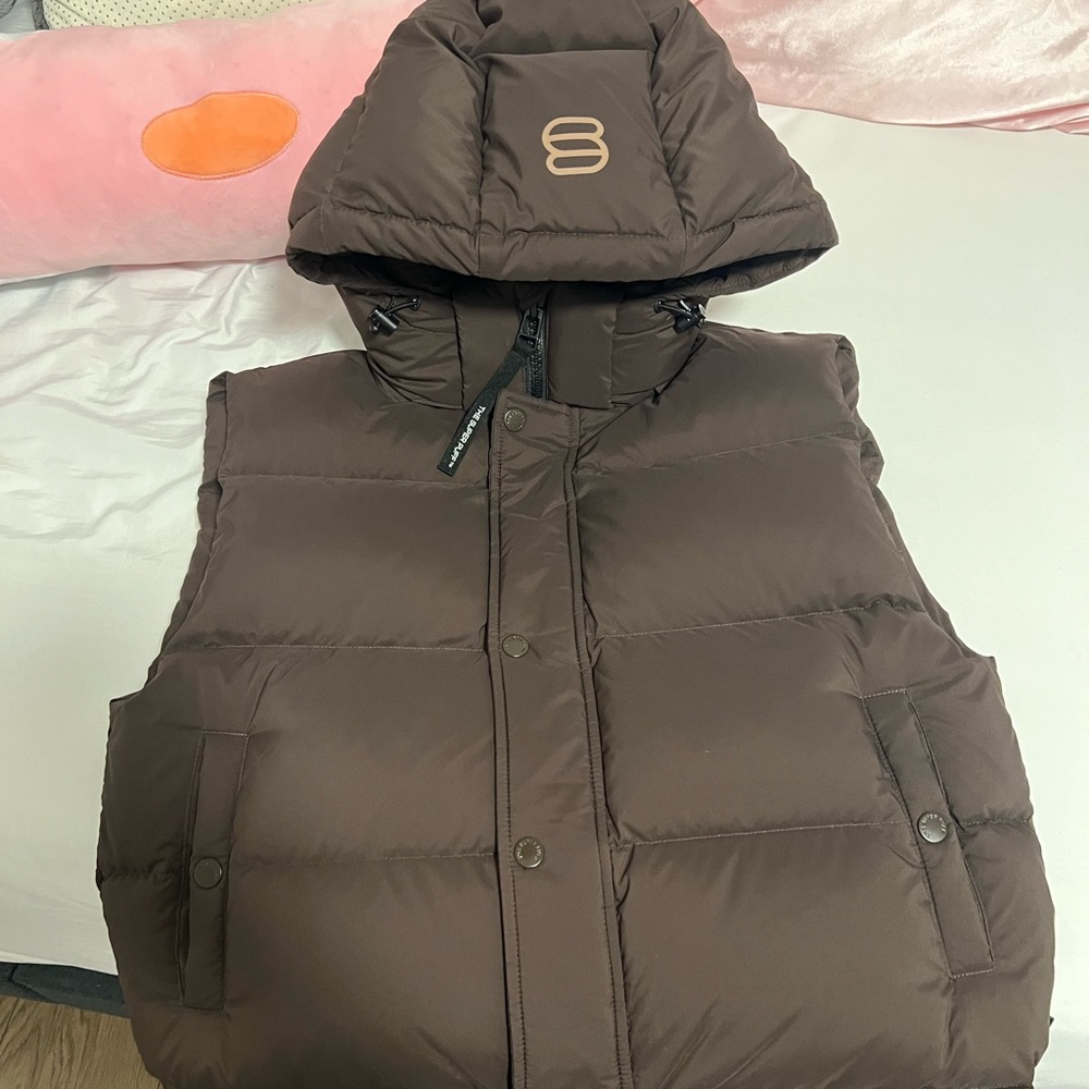 SOLD - Super Puff Shorty Vest cliMATTE - Rich Mocha Brown, Size XS - Picture 3 of 4